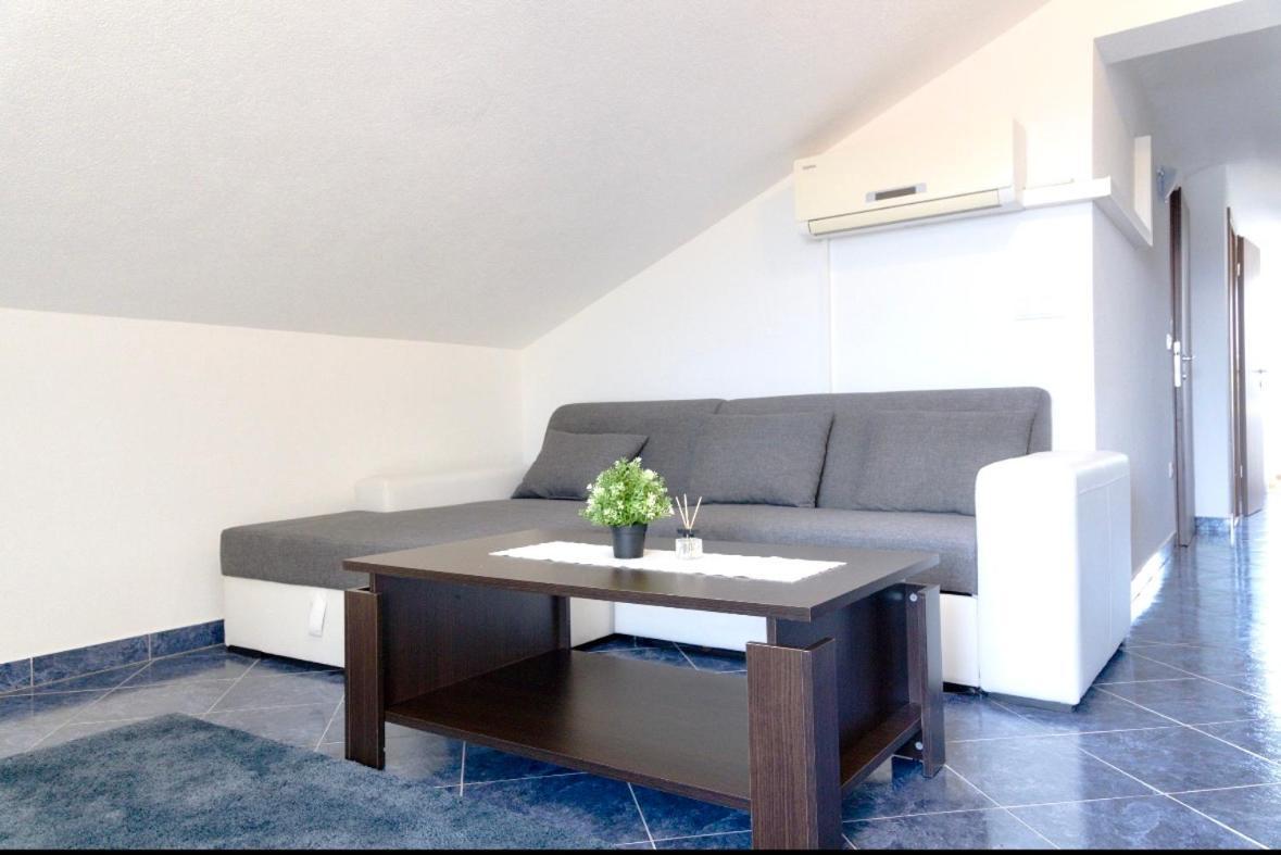 Apartmani Adriana Lakmartin Bagian luar foto